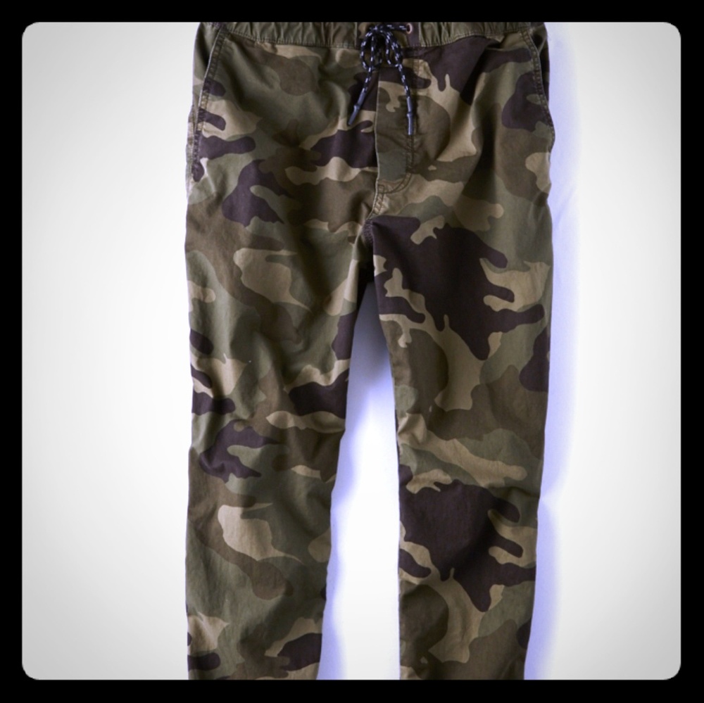 Men AE joggers